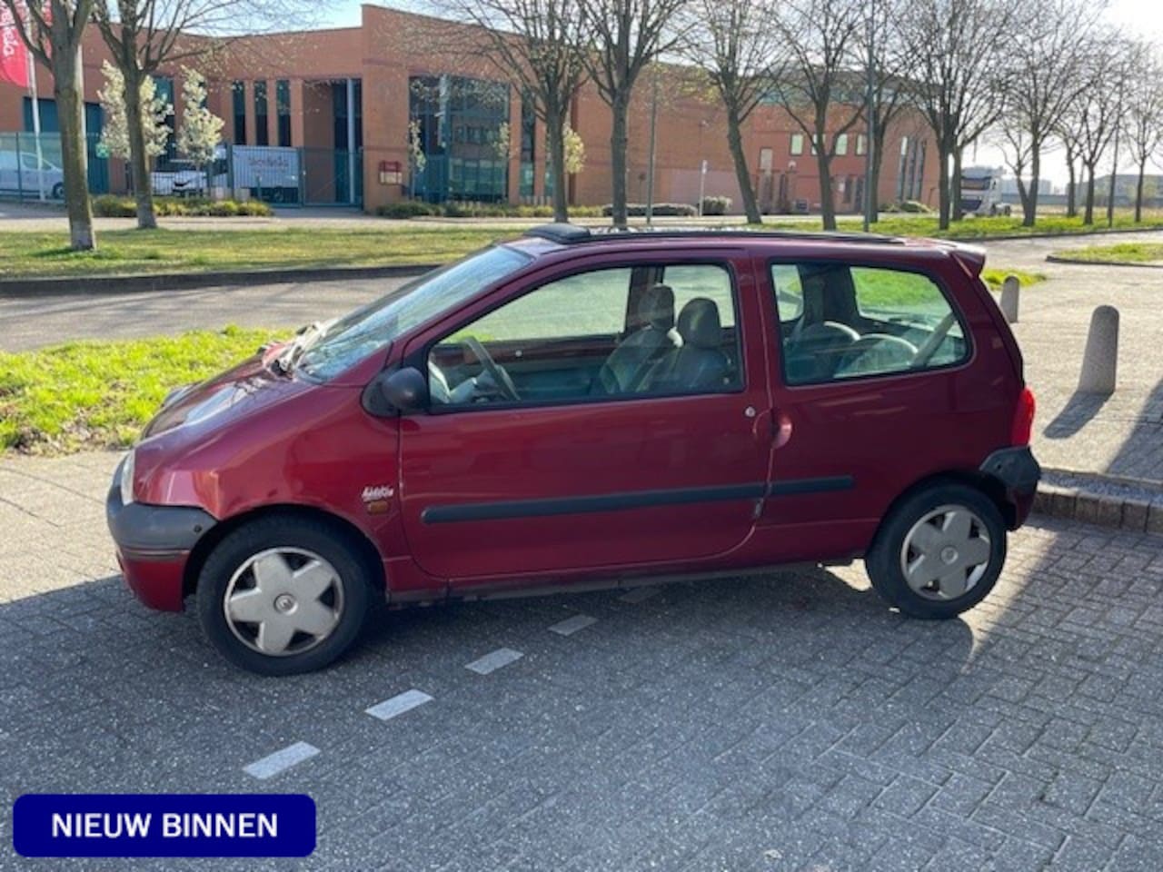 Renault Twingo - 1.2 Comfort | NW APK - KM 146902 NAP EL.RAMEN + EL.SPIEGELS + PANARAMADAK BELLEN IS SNELLE - AutoWereld.nl