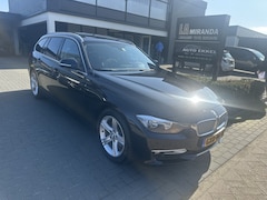 BMW 3-serie Touring - 318d High Exe Pano Leer