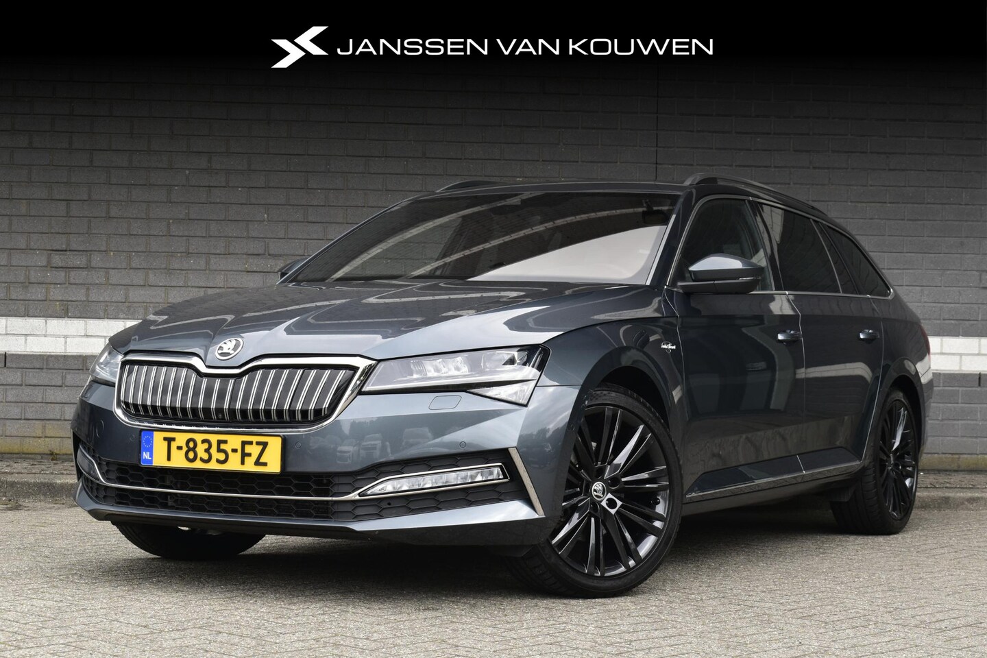 Skoda Superb Combi - 1.4 TSI iV Laurin & Klement / 98% SOH / Panoramadak / Leder / Stoelverwarming / Stoelventi - AutoWereld.nl