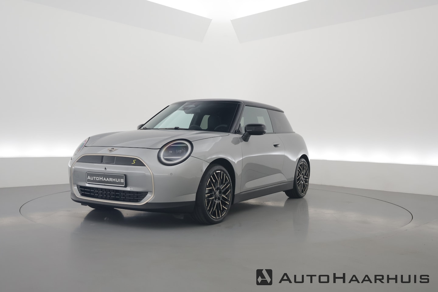 MINI Mini-Electric - Cooper SE Essential XS 54.2 kWh | Pano | HUD | H&K | Cruise | CarPlay | 360cam - AutoWereld.nl