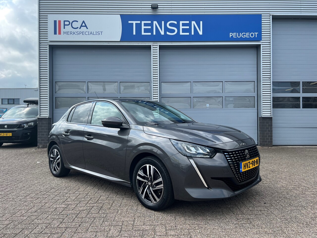 Peugeot 208 - 1.2 100PK PureTech Allure Pack | Keyless | Stoelverwarming | Achteruitrijcamera | Navigati - AutoWereld.nl