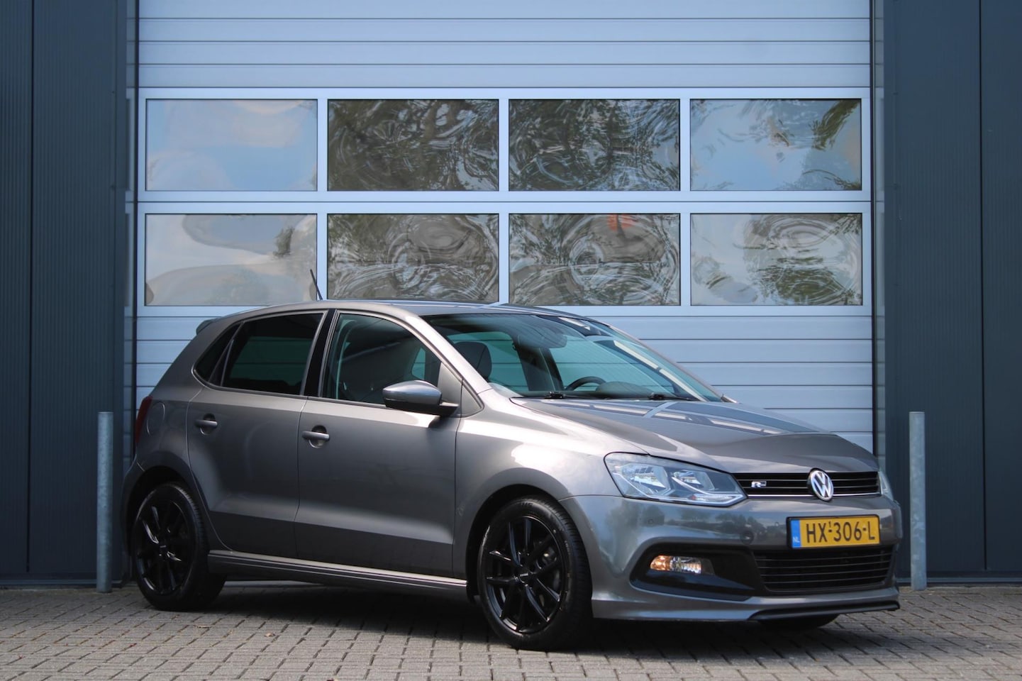 Volkswagen Polo - 1.2 TSI R-Line Clima/Cruise/Navi/Bluetooth/PDC/AppleCarplay/AndroidAuto/16"LM/Velgen/Radio - AutoWereld.nl