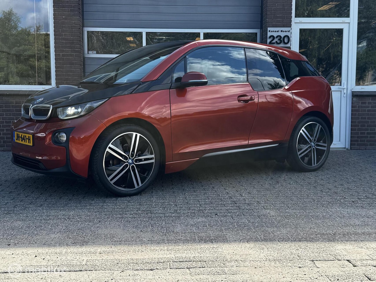BMW i3 - Comfort 22 kWh AUT LEDER/ECC-AIRCO/PANO/STOEL.VW - AutoWereld.nl