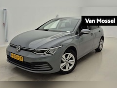 Volkswagen Golf - 1.5 TSI Life 130 PK | Digital Cockpit | Keyless Start | All Season Banden | Stoel en Stuur