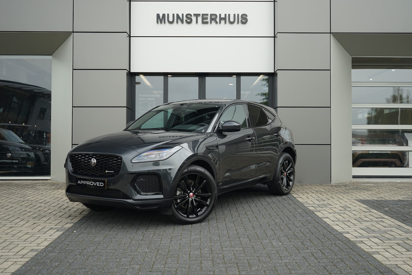 Jaguar E-Pace - P300e AWD R-Dynamic SE | Meridian | Adaptieve cruise control | - AutoWereld.nl