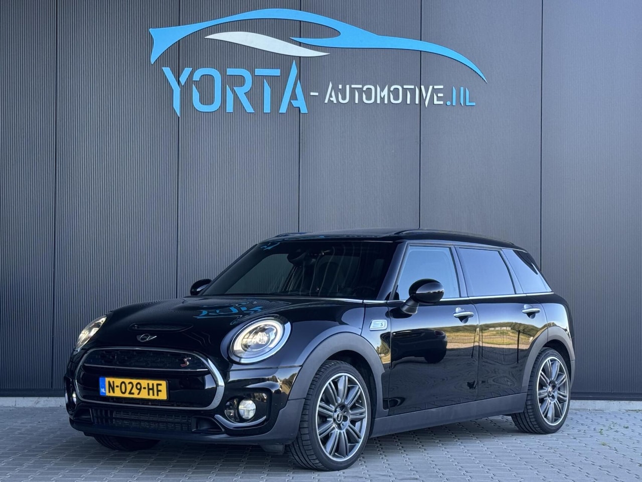 MINI Clubman - 2.0 Cooper S JCW AUTOMAAT*PANO*ACC*TREKHAAK*HUD*KEYLESS - AutoWereld.nl