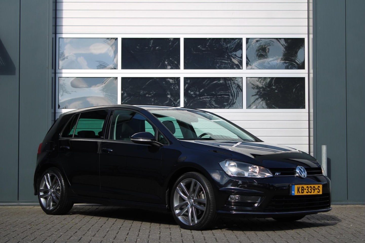 Volkswagen Golf - 1.4 TSI Connected Series R-Line DSG Clima/Cruise/Navi/Bluetooth/Stoelverwarming/PDC/18"LM/ - AutoWereld.nl
