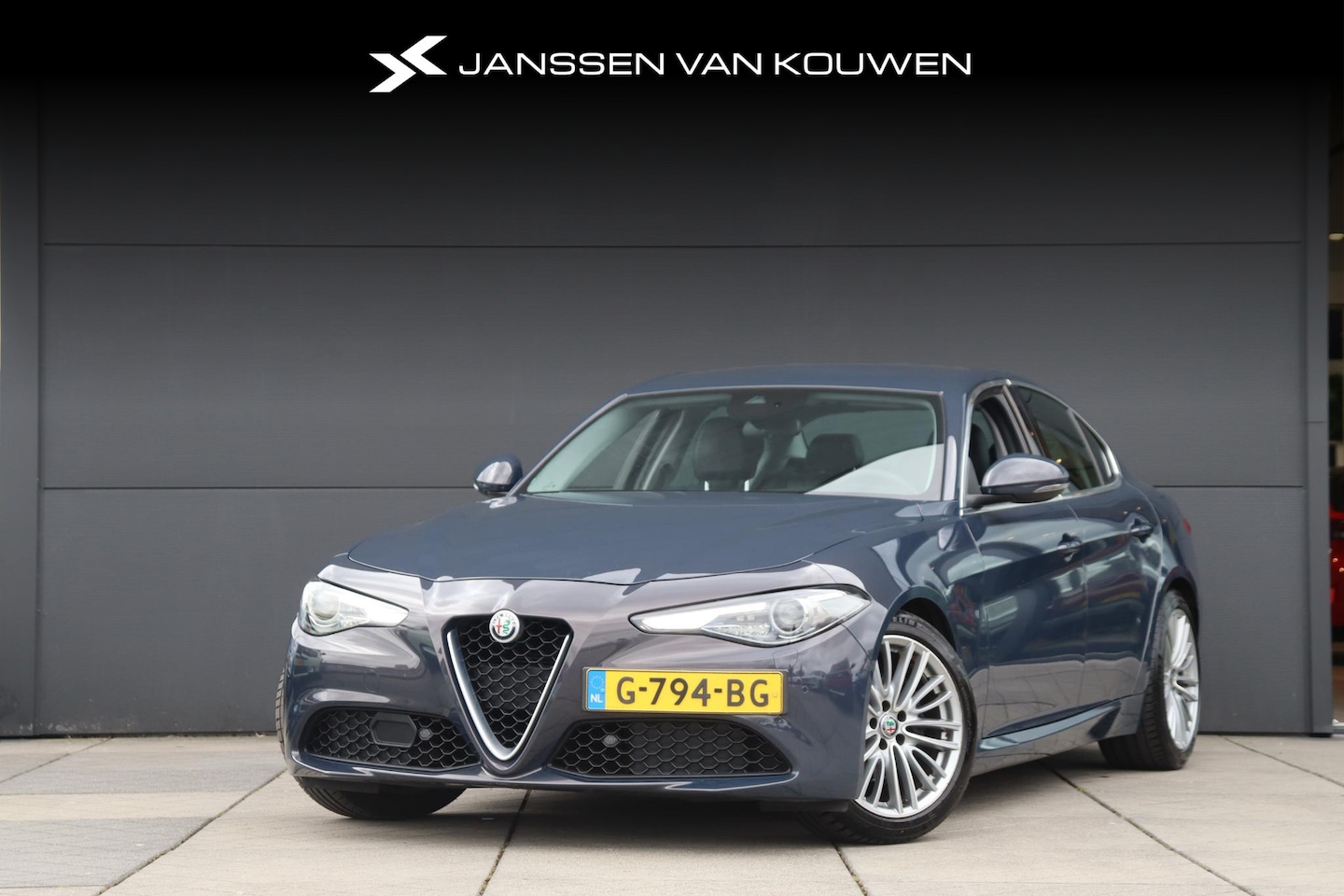 Alfa Romeo Giulia - 2.0T Super Lederen Bekleding Bi-Xenon Koplampen - AutoWereld.nl
