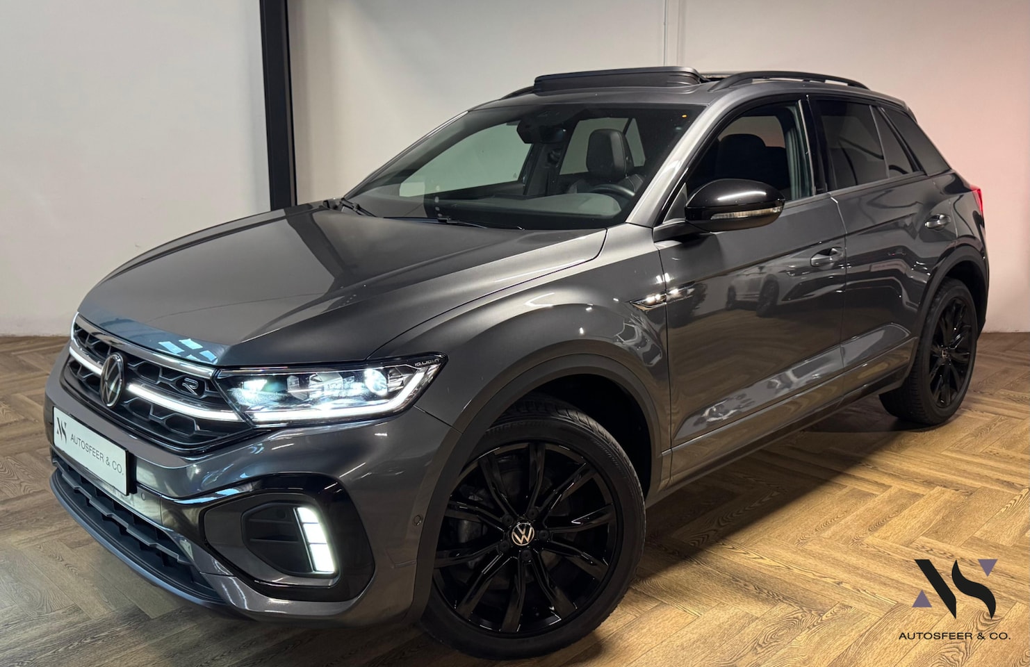Volkswagen T-Roc - 1.5 TSI R-Line MEMORY PANO KEYLESS VOL' - AutoWereld.nl