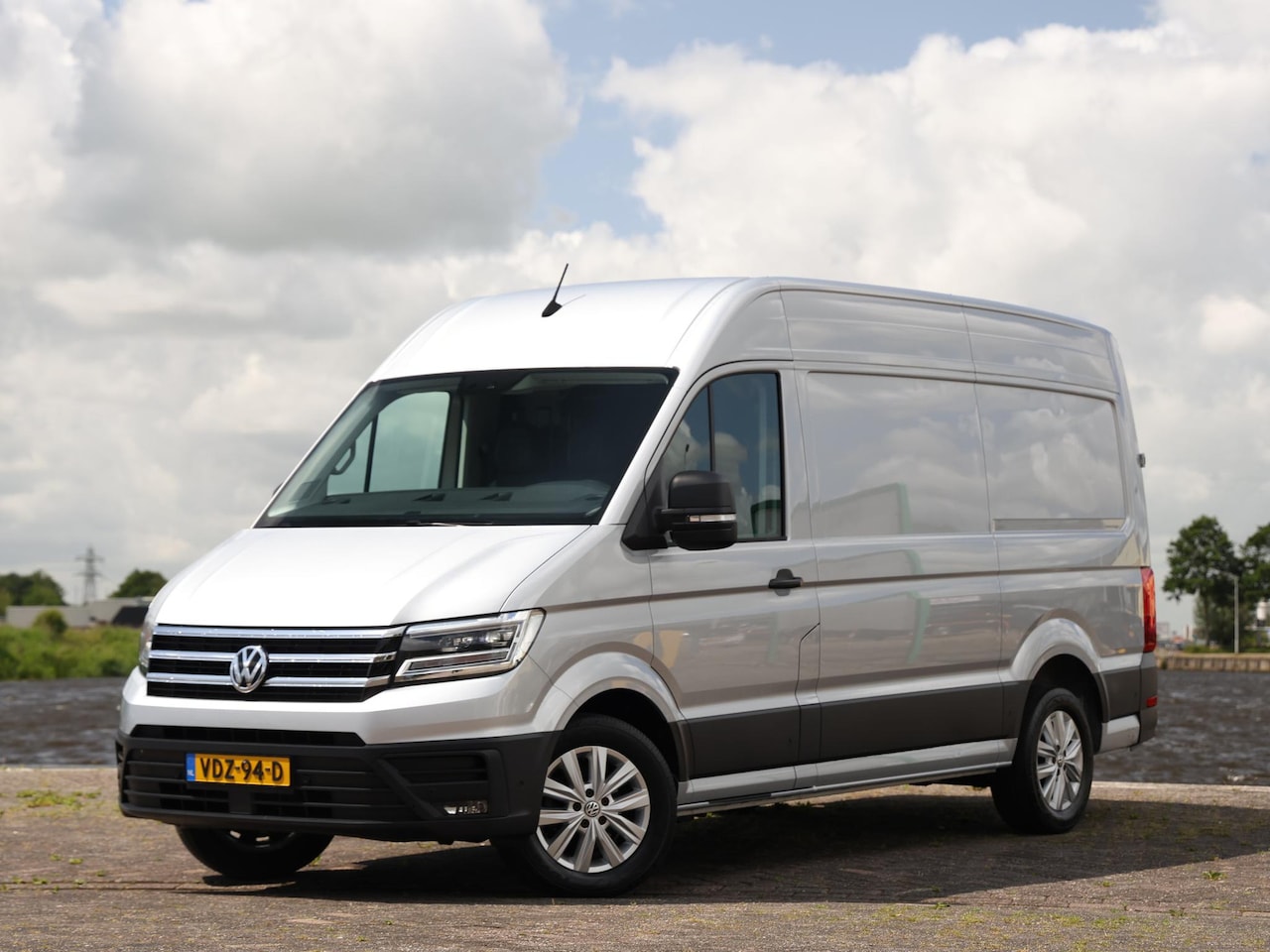 Volkswagen Crafter - 35 2.0 TDI 177PK Automaat L3H3 Exclusive | ACC | LED | ErgoComfort Stoel | Alarm | Trekhaa - AutoWereld.nl