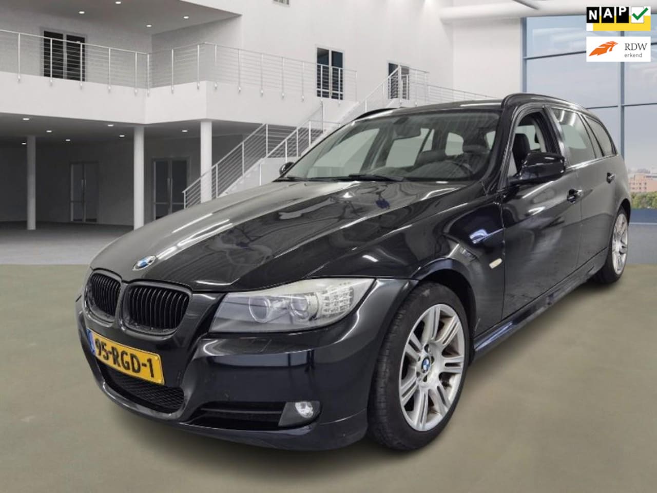 BMW 3-serie Touring - 318i Luxury Line/AIRCO/CRUISE/LEDER/NAVI/XENON/TREKHAAK - AutoWereld.nl