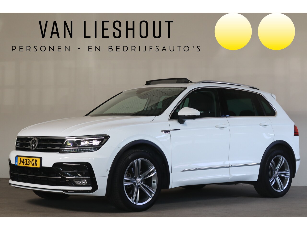 Volkswagen Tiguan - 1.5 TSI ACT Highline Business R Panoramadak I Camera I Apple - AutoWereld.nl