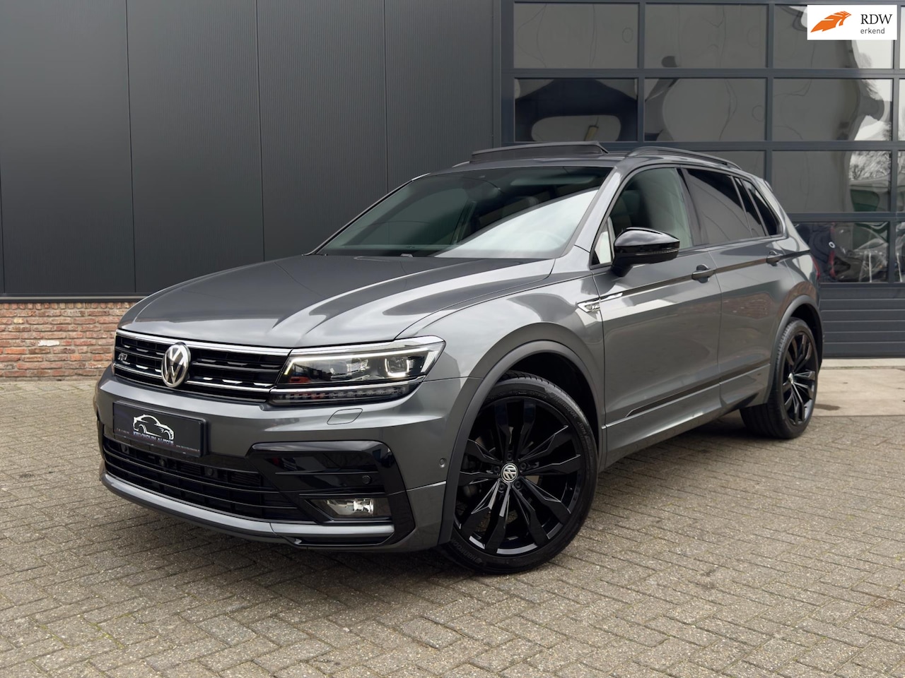Volkswagen Tiguan - 1.5 TSI R-Line Blackstyle/Pano/Led/Virt/Garantie - AutoWereld.nl