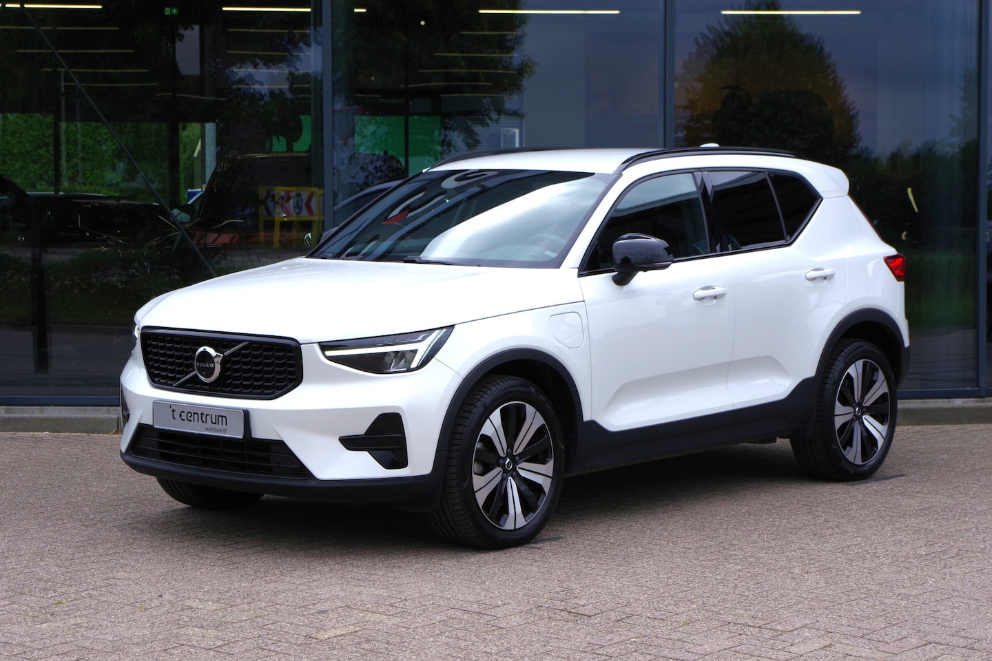Volvo XC40 - 1.5 T4 Plug-In Hybrid Ultimate Dark 211 PK, 360 Camera, Leder-Alcantara, H/K Sound - AutoWereld.nl