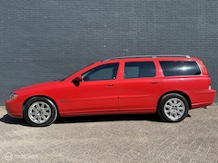 Volvo V70 - 2.5T Aut. Momentum - 7 pers. - passion red