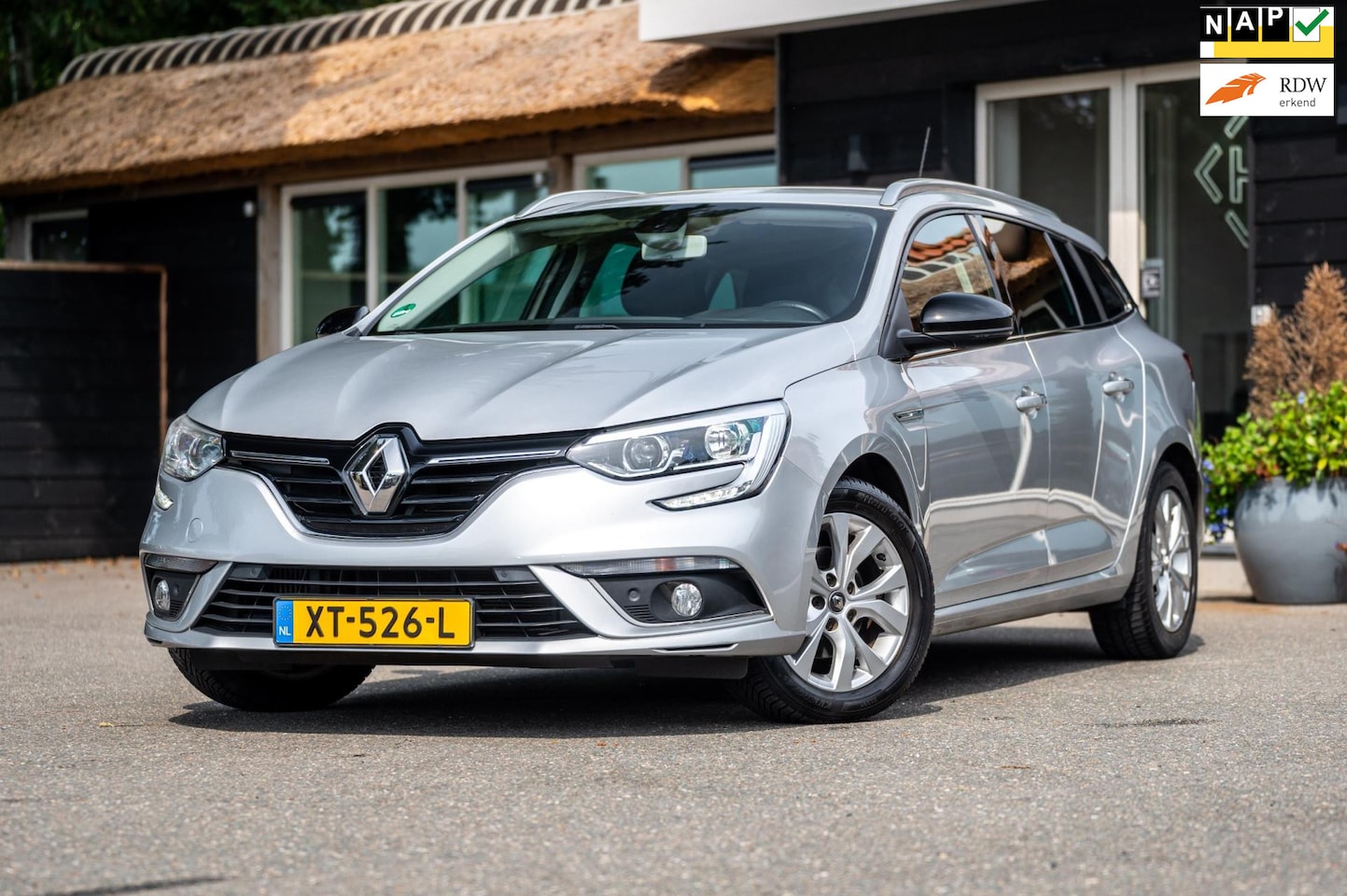 Renault Mégane Estate - 1.3 TCe Limited Trekhaak I Camera I Parkeersensoren I Stoelverwarming I Cruise I Climate - AutoWereld.nl