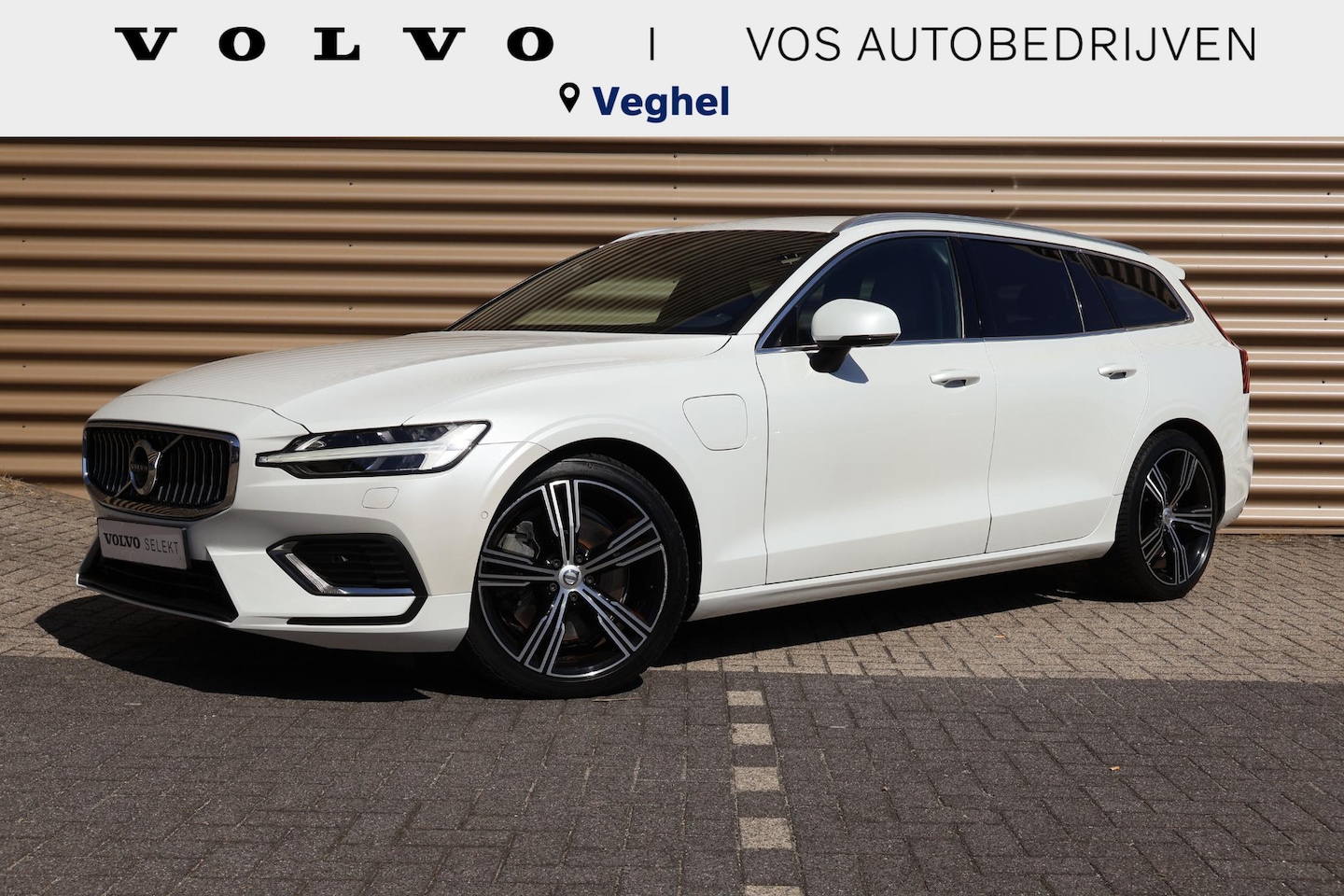 Volvo V60 - 2.0 T6 Recharge AWD Inscription 2.0 T6 Recharge AWD Inscription - AutoWereld.nl