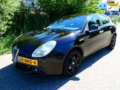 Alfa Romeo Giulietta - 1.4 T Distinctive 170pk Clima Cruise LED PDC Historie