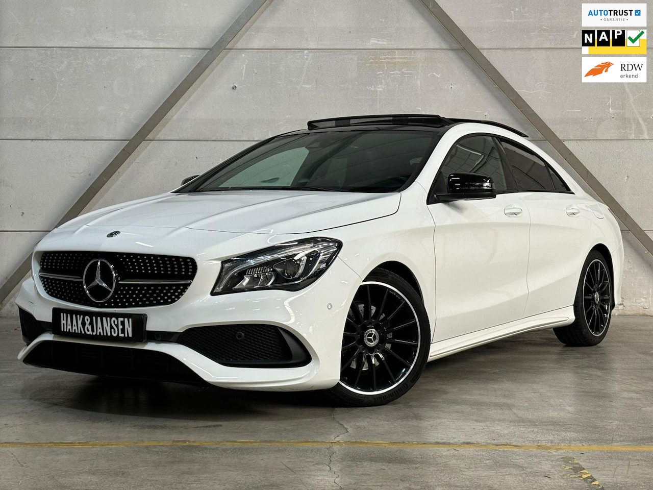 Mercedes-Benz CLA-Klasse - 180 Business Solution AMG Panorama - AutoWereld.nl