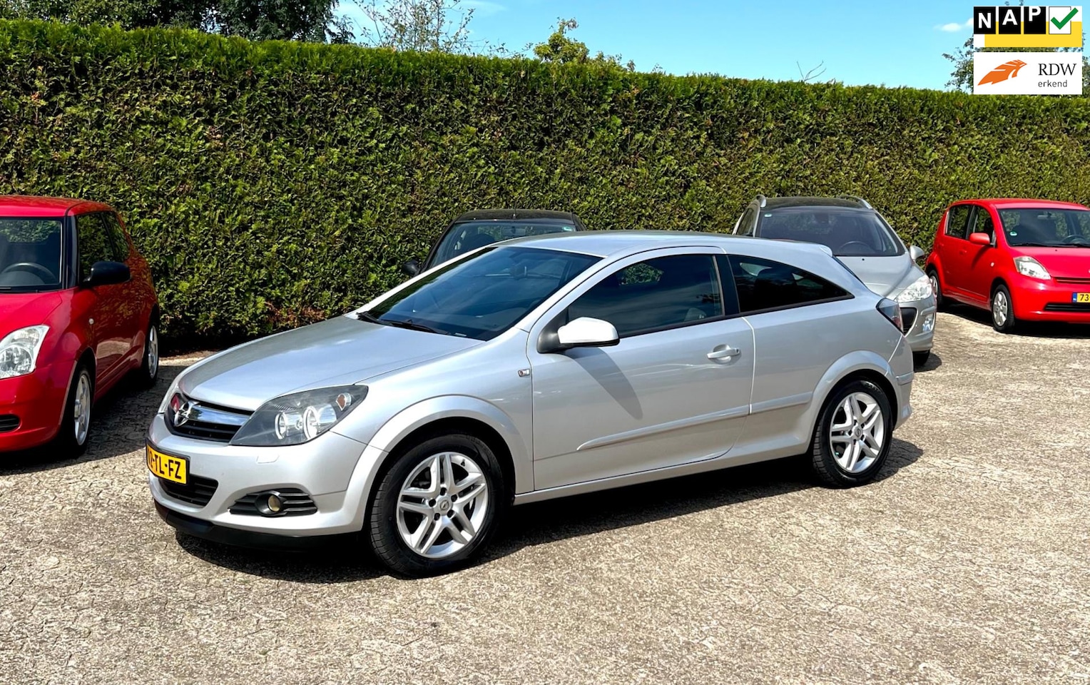 Opel Astra GTC - Sport AUTOMAAT AIRCO NAVI CC APK NIEUW PERFECT RIJDEND - AutoWereld.nl