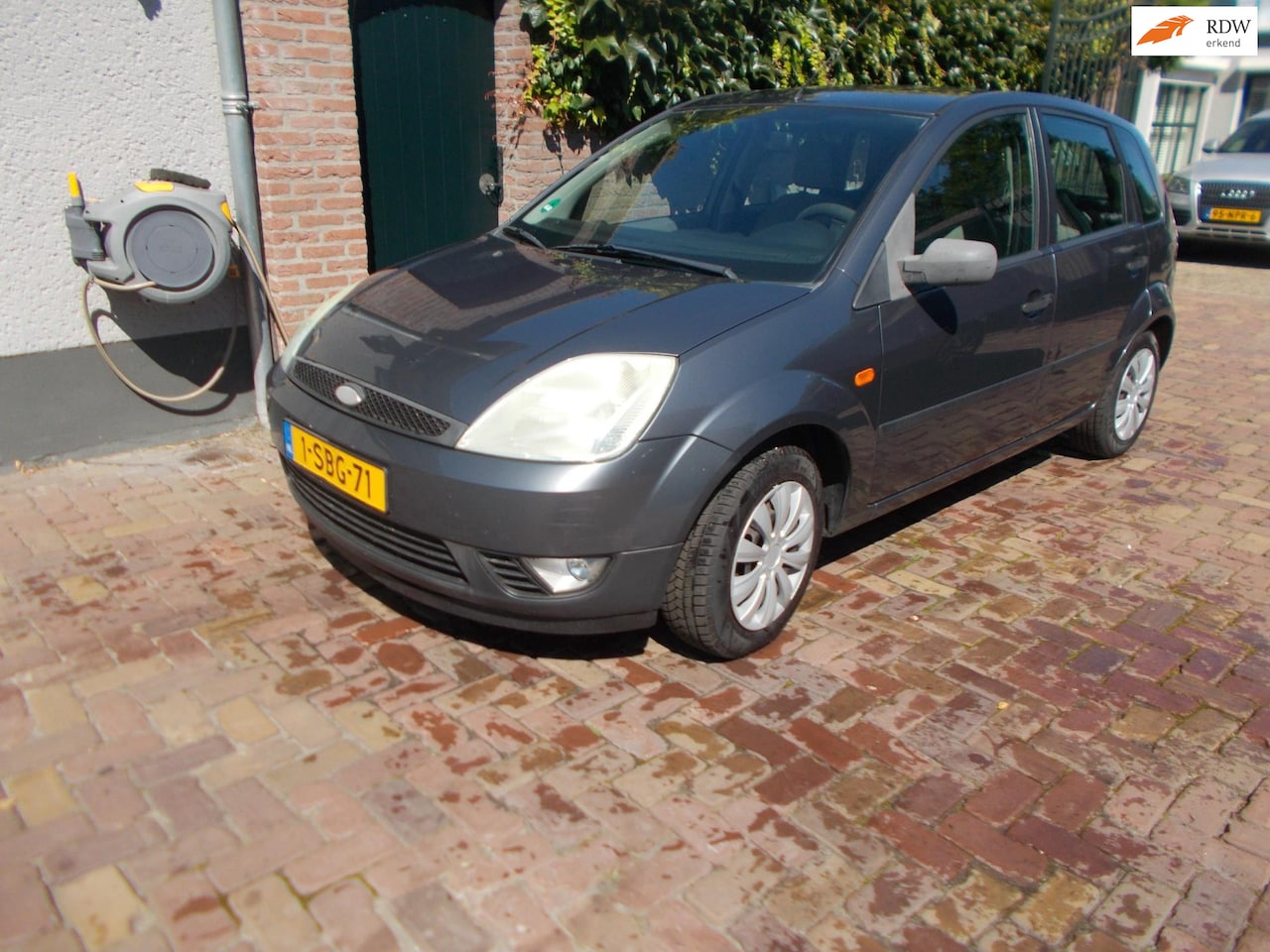 Ford Fiesta - 1.3 Core 5drs apk 5-26 - AutoWereld.nl