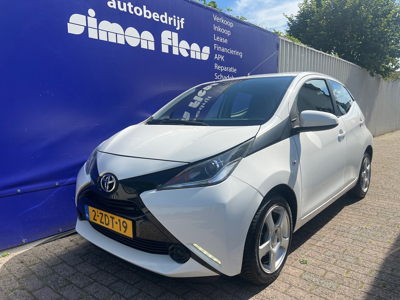 Toyota Aygo - 1.0 VVT-i x-play 1.0 VVT-i x-play - AutoWereld.nl