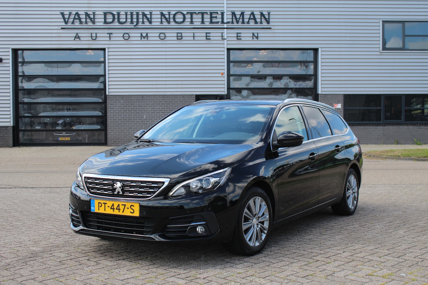 Peugeot 308 SW - 1.6 BlueHDI Blue Lease Premium / Carplay / Panoramadak / N.A.P. - AutoWereld.nl