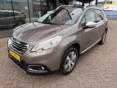 Peugeot 2008 - 1.2 PureTech Allure / Pano'dak / Navi / Trekhaak
