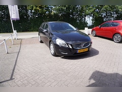 Volvo V60 - 1.6 T3 TREKHAAK NAVI CRUISE CLIMA