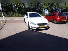 Volvo V60 - 1.6 T3 Momentum TREKHAAK AUTOMAAT NAVI