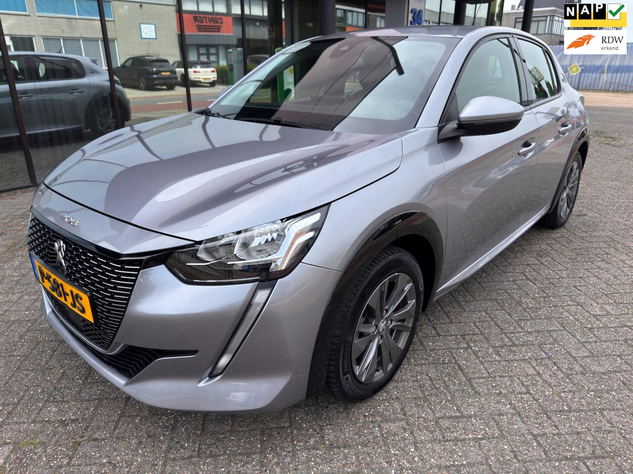 Peugeot e-208 - EV Allure 50 kWh / SO91% / Carplay / Camera - AutoWereld.nl