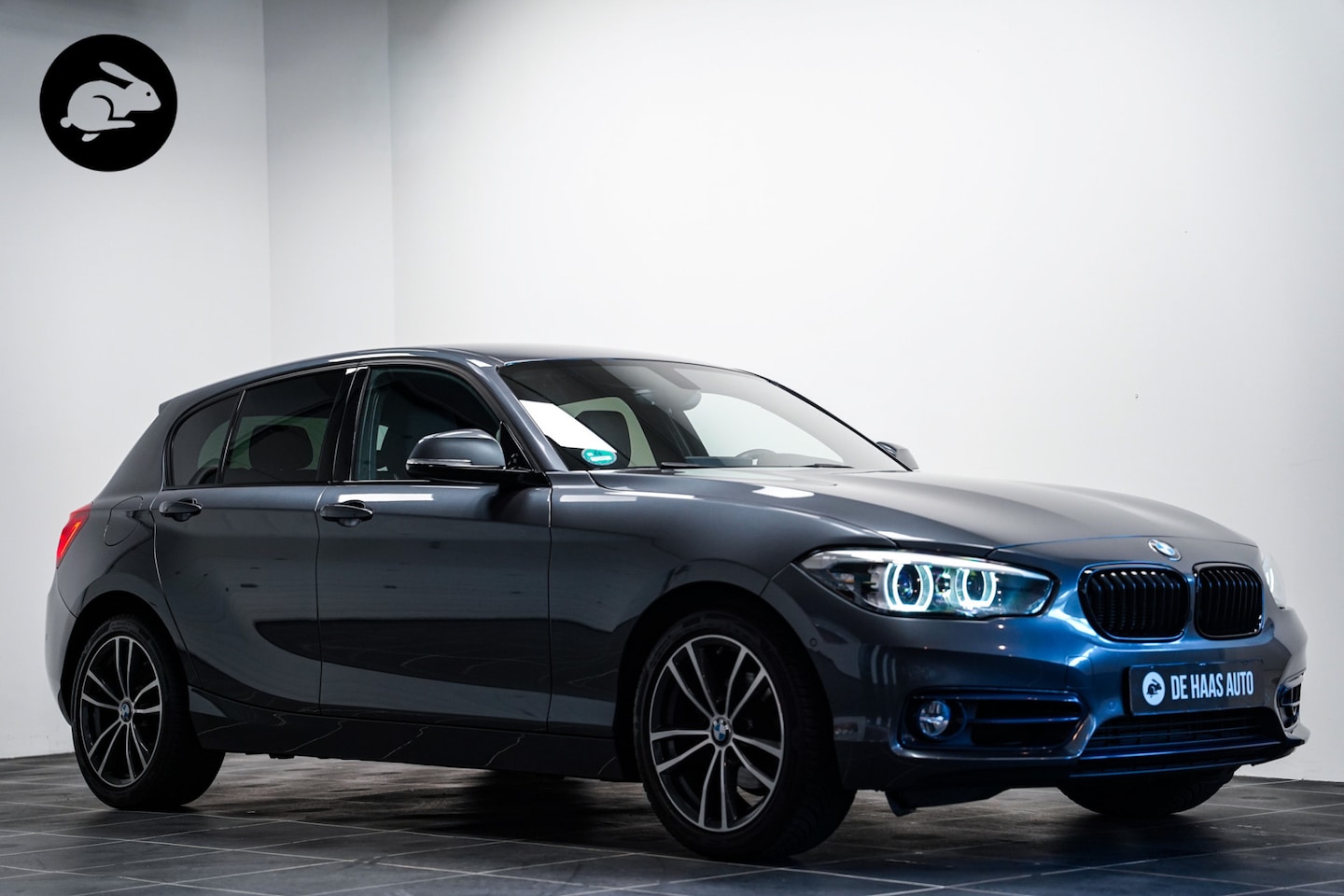 BMW 1-serie - 118i Sport Line Edition/Trekhaak/Camera/Carplay/Leder - AutoWereld.nl