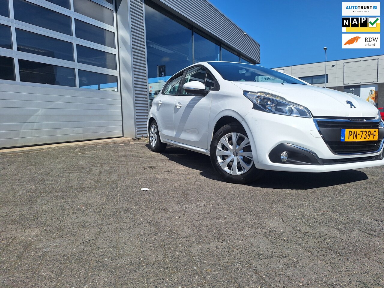 Peugeot 208 - 1.2 PureTech Blue Lion/Navigatie/Cruise/Pdc/Distr verangen/ - AutoWereld.nl