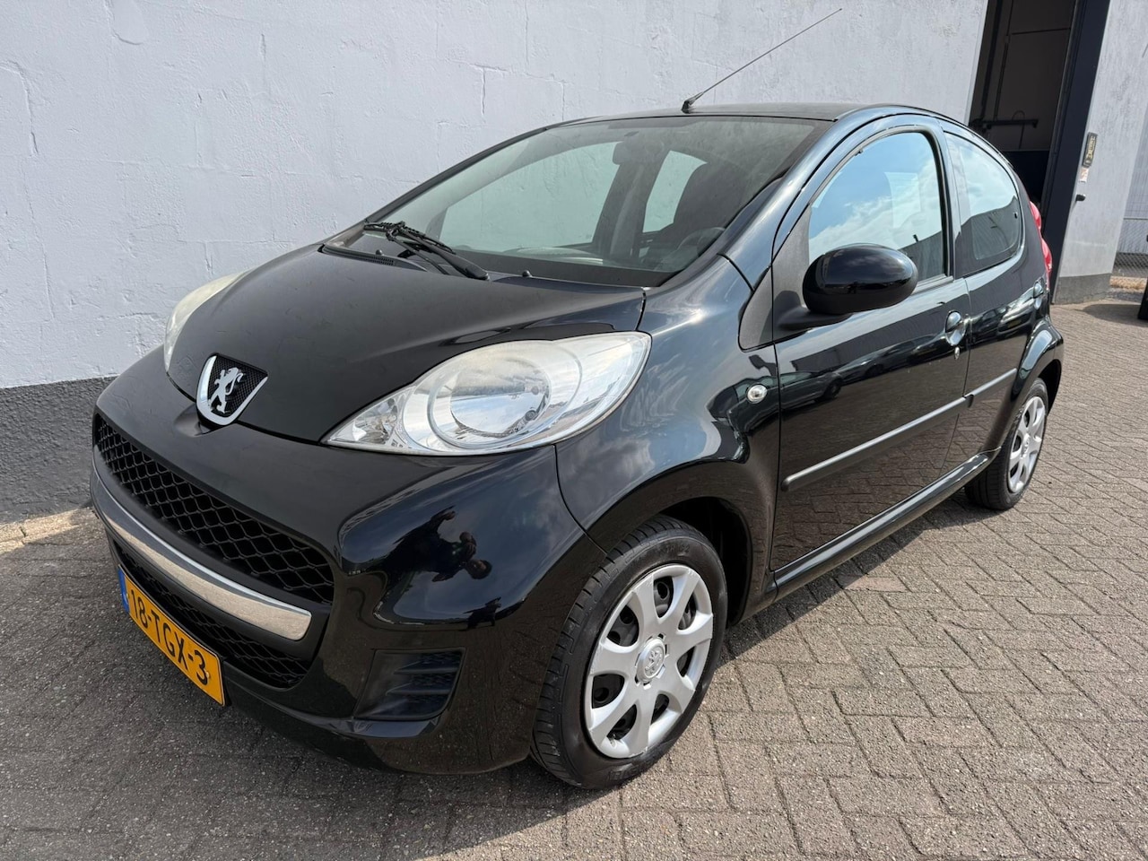 Peugeot 107 - 1.0-12V XS 5-Deurs - Airco - AutoWereld.nl