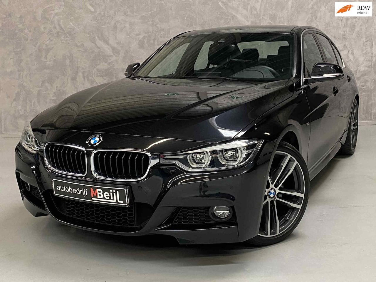 BMW 3-serie - 320i High Executive /M-Pakket /Camera /Leder - AutoWereld.nl