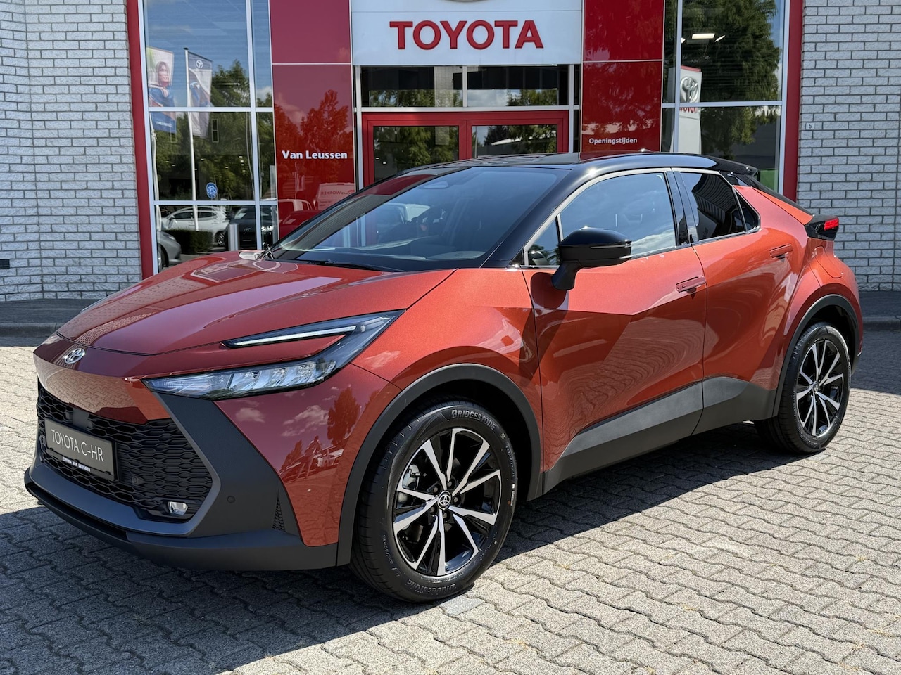 Toyota C-HR - 2.0 PLUG-IN HYBRID 220 DYNAMIC NIEUW & DIRECT LEVERBAAR!! STOEL/STUURVERW NAVI KEYLESS APP - AutoWereld.nl