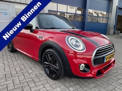 MINI Cooper - 1.5 Classic Chili Red JCW Leer Carbon black John Cooper Works uitvoering