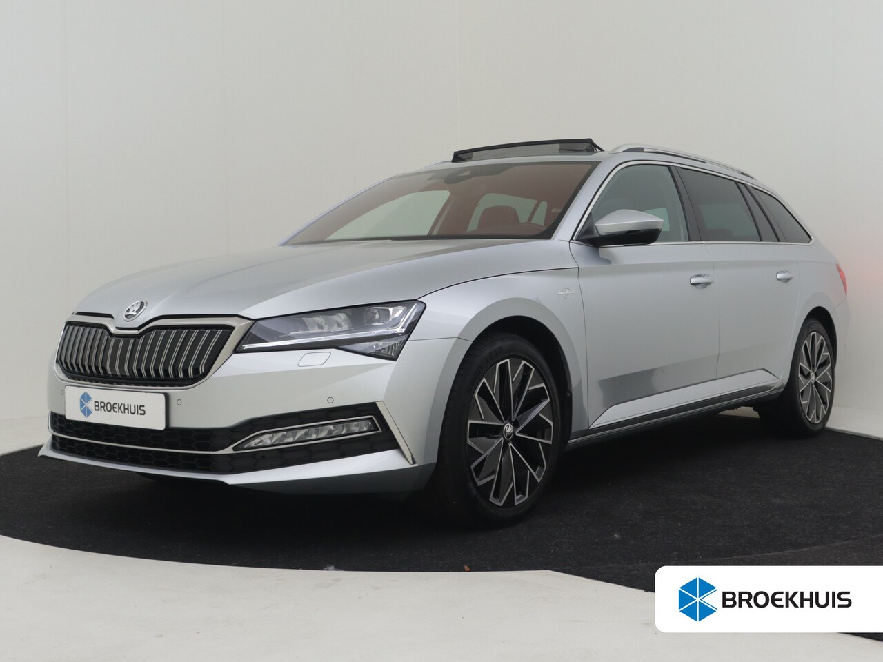 Skoda Superb Combi - 1.4 TSI iV Laurin & Klement 218pk Panorama dak | Elekrische stoelen | Stoelventilatie | Le - AutoWereld.nl