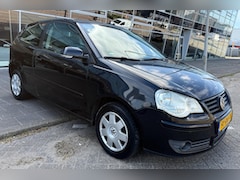 Volkswagen Polo - 1.4-16V Sportline