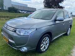 Mitsubishi Outlander - 2013 * 2.0 PHEV Instyle * AUTOMAAT * AIRCO * ELEC. RAMEN