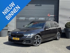 BMW 5-serie Touring - 540d xDrive High Executive M-Sport | Panoramadak | Camera | Head-Up Display | 20 Inch Lich