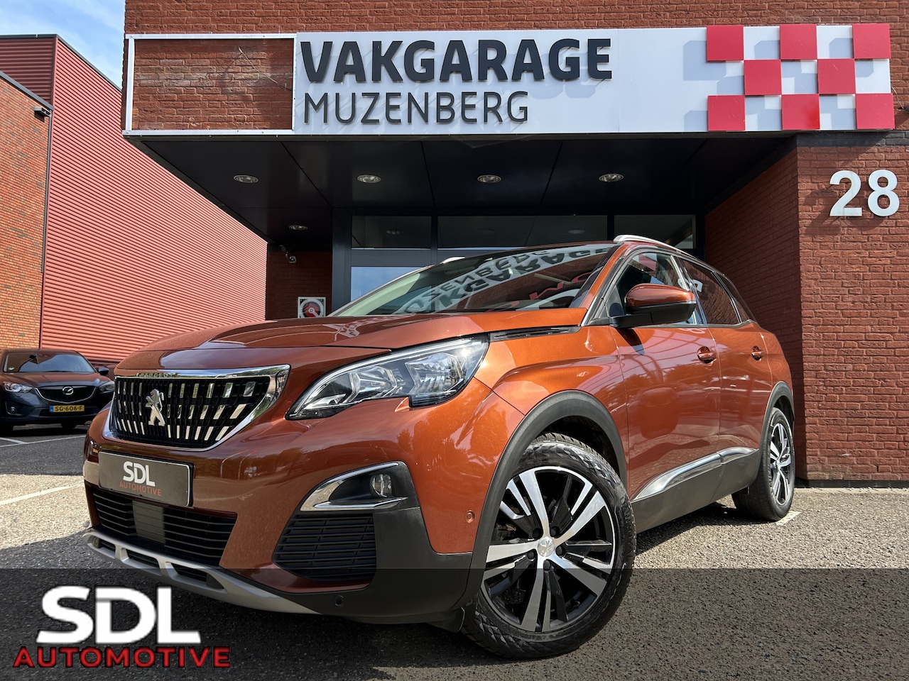 Peugeot 3008 - 1.2 PureTech Allure // NAVI + CARPLAY // PDC V+A // PANO/SCHUIFKANTELDAK // CAMERA // TREK - AutoWereld.nl
