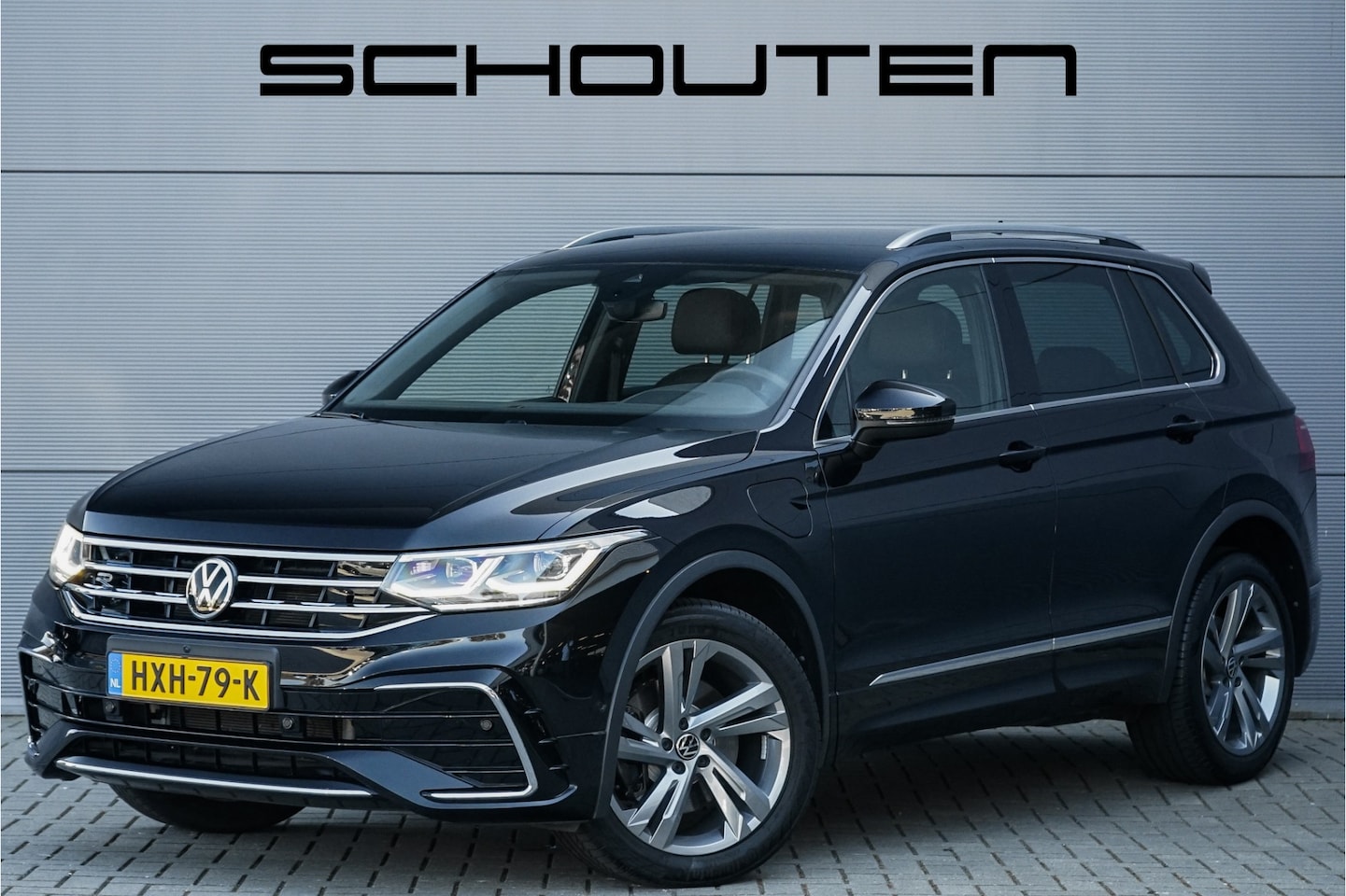 Volkswagen Tiguan - 1.4 TSI eHybrid R-Line ACC Leder HUD 360° Elek Trekhaak Matrix - AutoWereld.nl