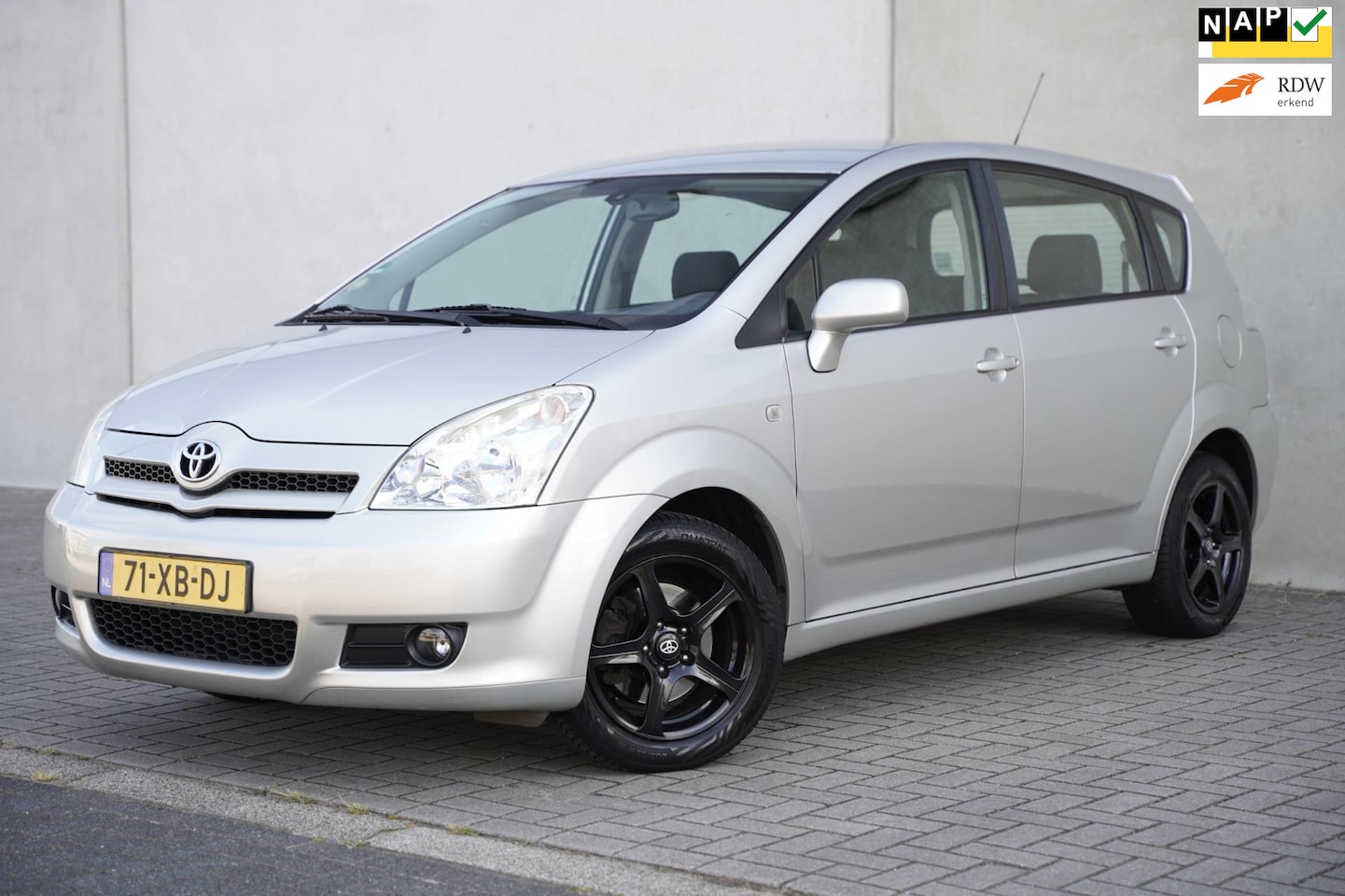 Toyota Verso - 1.8 VVT-i Sol 1.8 VVT-i Sol, Airco, Trekhaak, Cruise Control - AutoWereld.nl