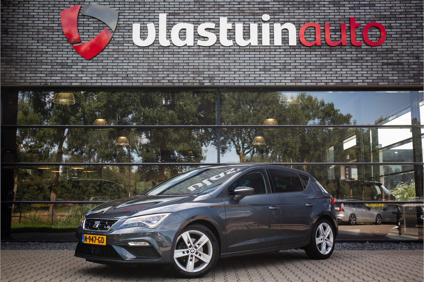 SEAT Leon - 1.5 TSI FR Business Intense Cruise control, Sportstuur, Rode sticksels - AutoWereld.nl