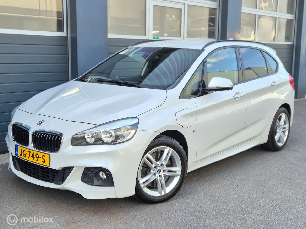 BMW 2-serie Active Tourer - 225xe Centennial High Executive M-PAKKET | Plug-in Hybrid | LED | PDC | LEER | NAVI | - AutoWereld.nl