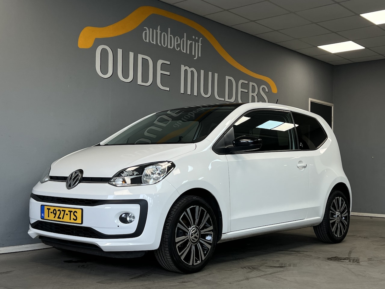 Volkswagen Up! - 1.0 BMT SOUND Parkeersensoren/Stoelverwarming/LMV - AutoWereld.nl