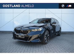 BMW 5-serie Touring - 530e M Sport Automaat / Panoramadak / Trekhaak / Bowers & Wilkins / Adaptief onderstel pro