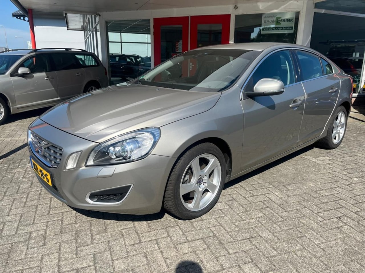Volvo S60 - T3 Momentum Volledig lederen bekleding/Xenon/Nieuwe Distributieriem - AutoWereld.nl