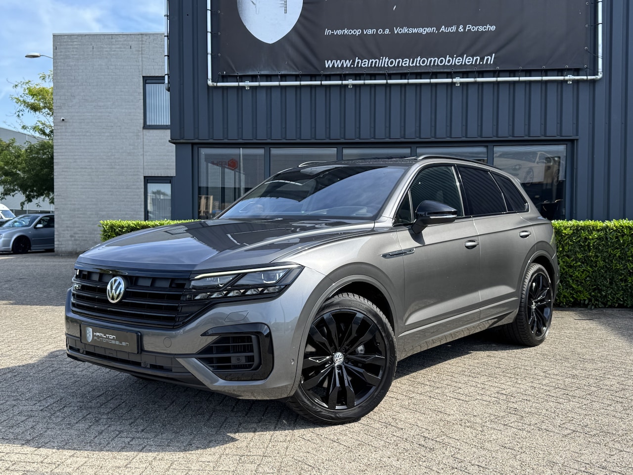 Volkswagen Touareg - 3.0 TSI 340pk 4Motion DSG / Aut. R-Line Blackstyle Comfortleder Luchtvering 4wiel besturin - AutoWereld.nl